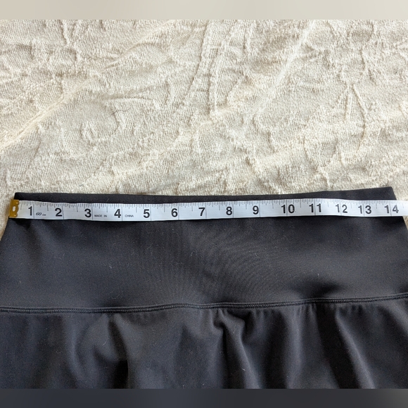 Vuori Volley Skirt Solid Black Tennis Golf Athletic Skort Twirl Sz Medium EUC - Picture 15 of 16